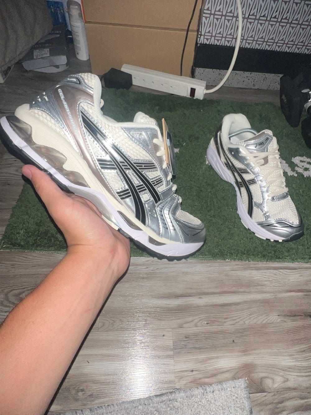 ASICS GEL KAYANO-14 (Size10)